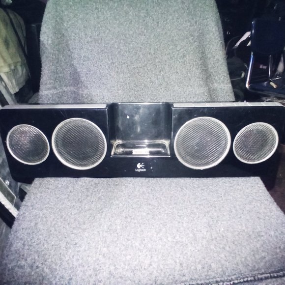 Logitech Pure-Fi Anywhere 2 - Picture 1 of 3